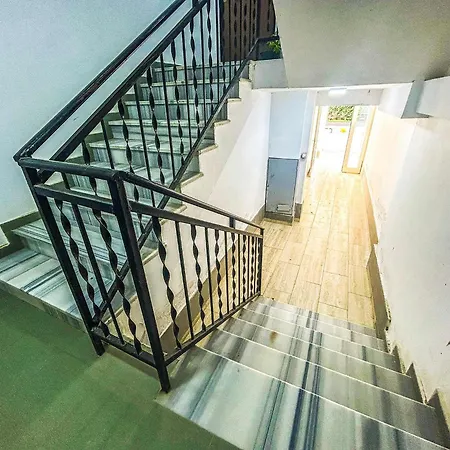 Spacious Living 828 Inn *